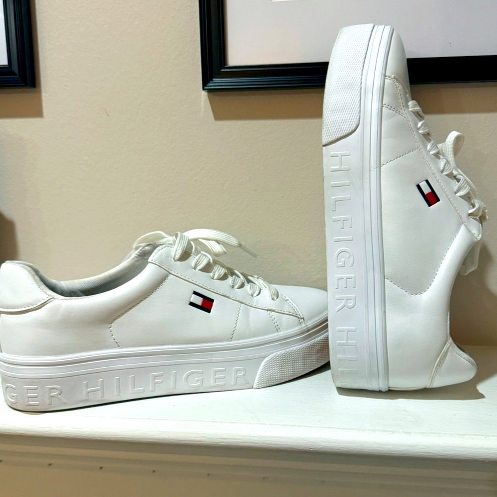 Tommy Hilfiger woman’s White Logo Sneakers - Picture 3 of 6